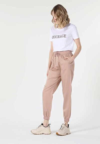 صورة من أبيض للنساء تي شيرت بأكمام قصيرة