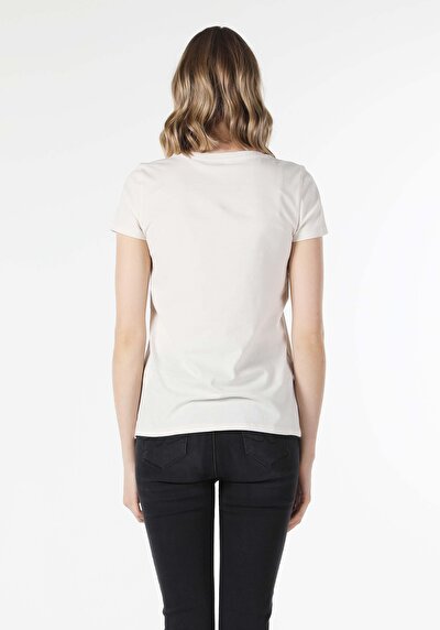 صورة من أبيض للنساء تي شيرت بأكمام قصيرة