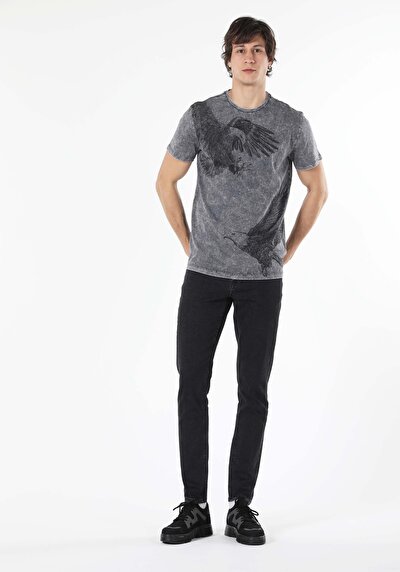 صورة من أنتراسيت للرجال تي شيرت بأكمام قصيرة