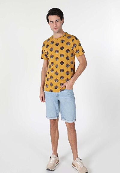 صورة من   رقبة مستديرة مطبوعة للرجال ساري قصيرة الأكمام تي شيرت