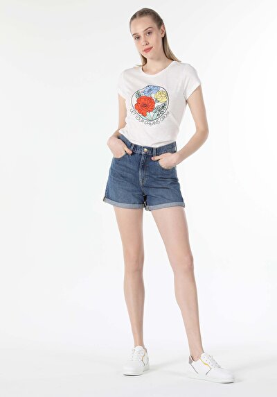 صورة من أبيض للنساء تي شيرت بأكمام قصيرة