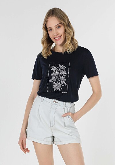 صورة من أزرق بحري للنساء تي شيرت بأكمام قصيرة