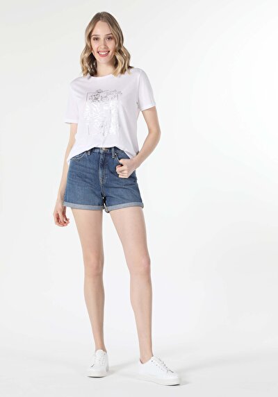 صورة من أبيض للنساء تي شيرت بأكمام قصيرة