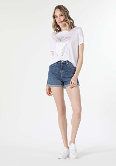 صورة من أبيض للنساء تي شيرت بأكمام قصيرة