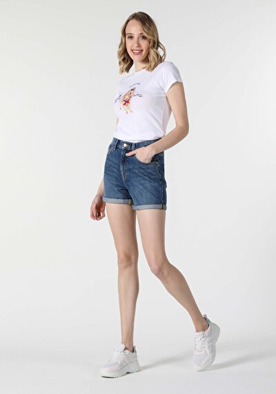 صورة من أبيض للنساء تي شيرت بأكمام قصيرة