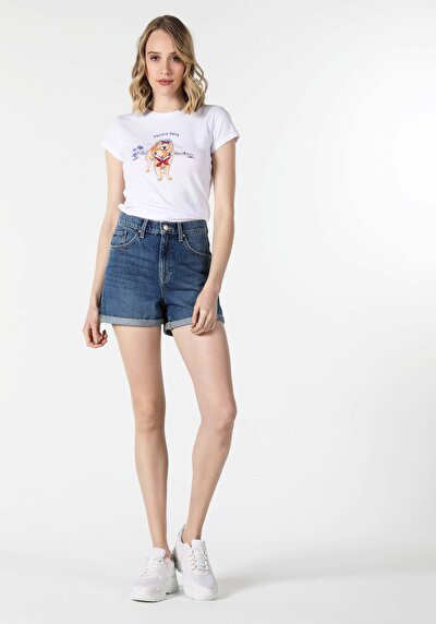 صورة من أبيض للنساء تي شيرت بأكمام قصيرة