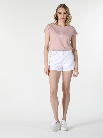 صورة من وردي للنساء تي شيرت بأكمام قصيرة