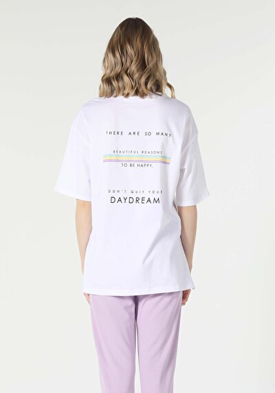 صورة من أبيض للنساء تي شيرت بأكمام قصيرة