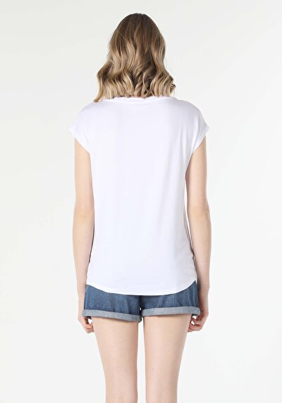 صورة من أبيض للنساء تي شيرت بأكمام قصيرة