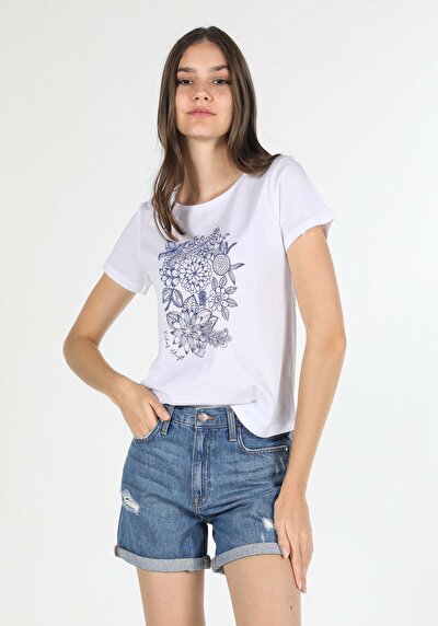 صورة من أبيض للنساء تي شيرت بأكمام قصيرة