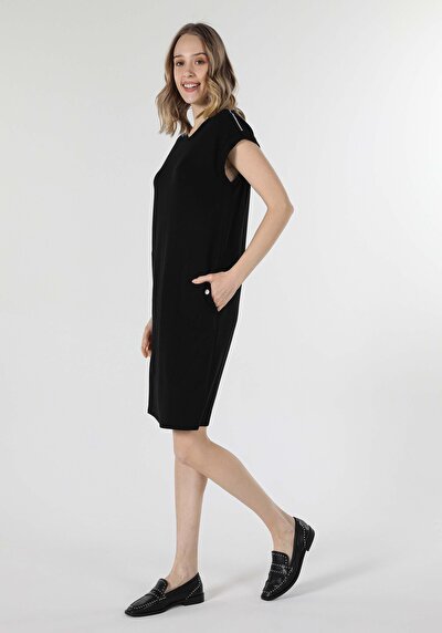 صورة من أسود للنساء فستان