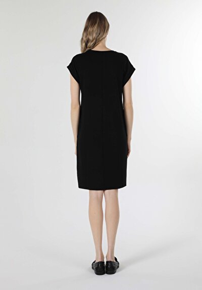 صورة من أسود للنساء فستان