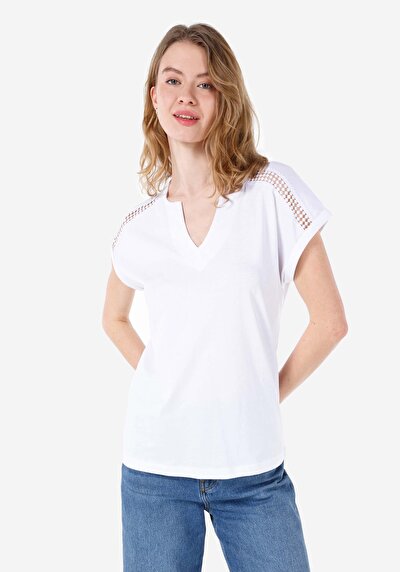 صورة من أبيض للنساء تي شيرت بأكمام قصيرة