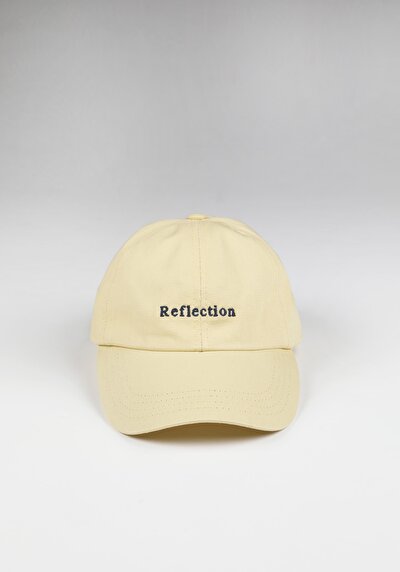 صورة من أصفر للنساء قبعة