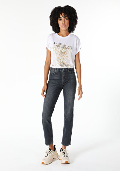 صورة من دينيم للنساء بناطيل