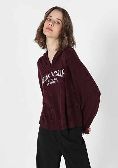 صورة من بوردو للنساء تي شيرت كم طويل