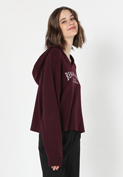 صورة من بوردو للنساء تي شيرت كم طويل