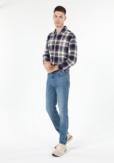 صورة من أرجواني للرجال قميص كم طويل