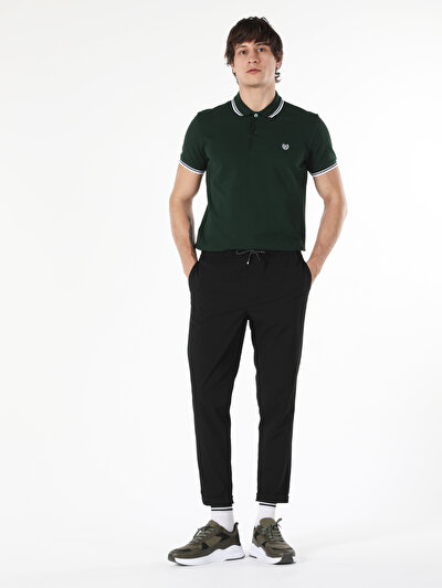 صورة من أسود للرجال بناطيل