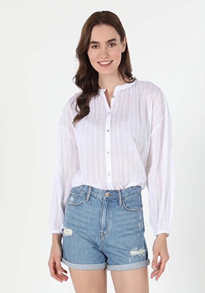 صورة من أبيض للنساء قميص  كم طويل