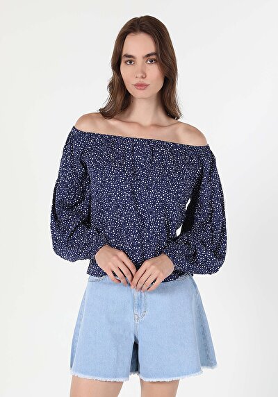 اعرض التفاصيل لـ   قميص أزرق نسائي