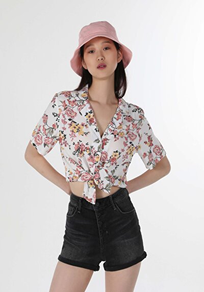 صورة من متعدد الألوان للنساء قميص  كم قصير