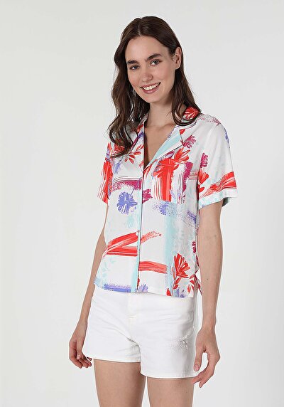 صورة من متعدد الألوان للنساء قميص  كم قصير