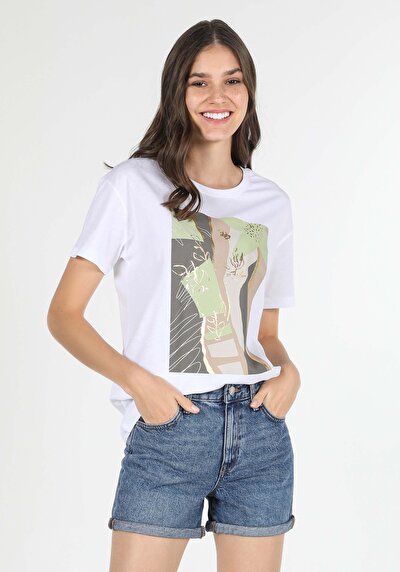 صورة من أبيض للنساء تي شيرت بأكمام قصيرة