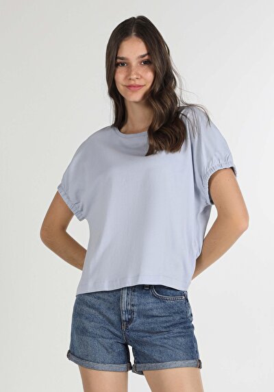 صورة من أزرق للنساء تي شيرت بأكمام قصيرة