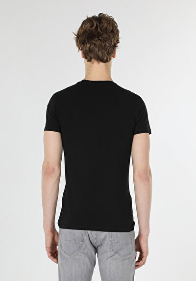 صورة من أسود للرجال تي شيرت بأكمام قصيرة