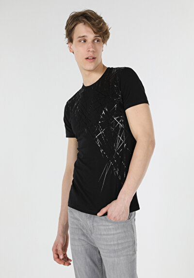 صورة من أسود للرجال تي شيرت بأكمام قصيرة