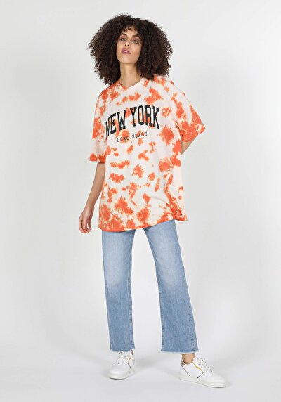 صورة من برتقالي للنساء تي شيرت بأكمام قصيرة