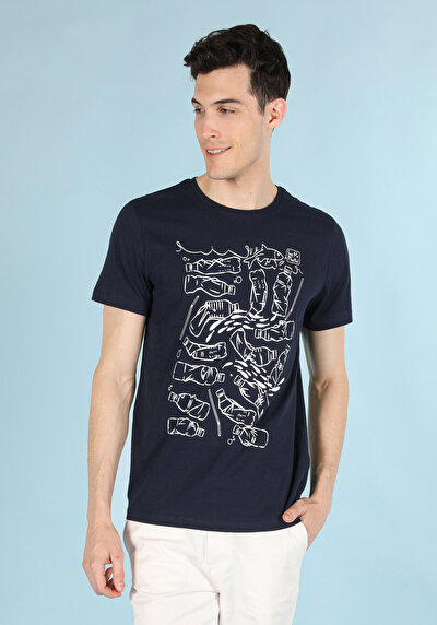 صورة من أزرق بحري للرجال تي شيرت بأكمام قصيرة