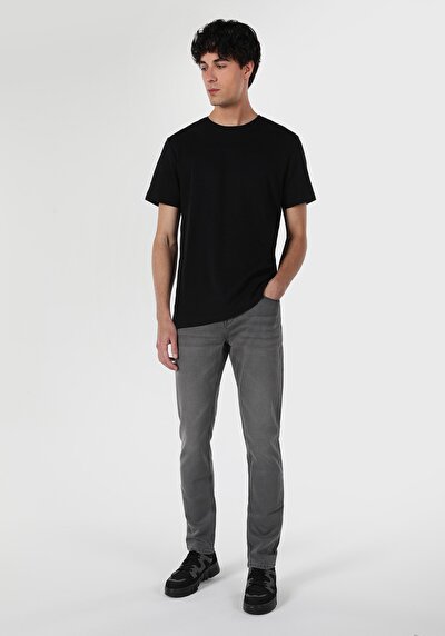 صورة من أسود للرجال تي شيرت بأكمام قصيرة