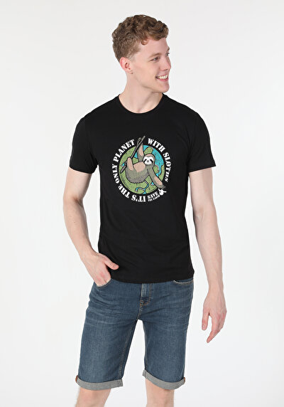 صورة من أسود للرجال تي شيرت بأكمام قصيرة