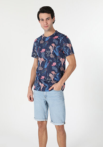 صورة من رقبة مستديرة مطبوعة رجالي أزرق كحلي كم قصير تي شيرت