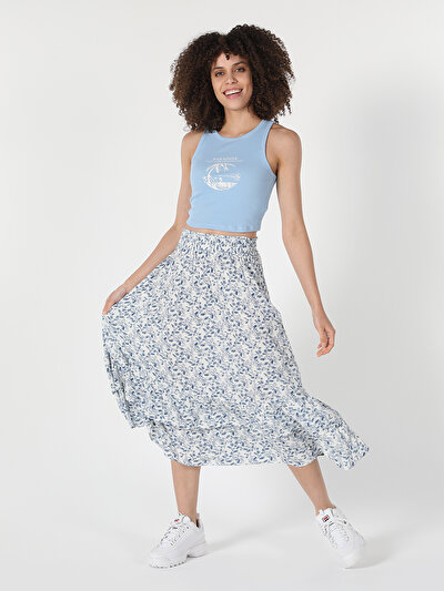 صورة من أبيض للنساء تنورة