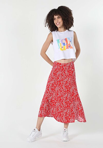 صورة من أحمر للنساء تنورة