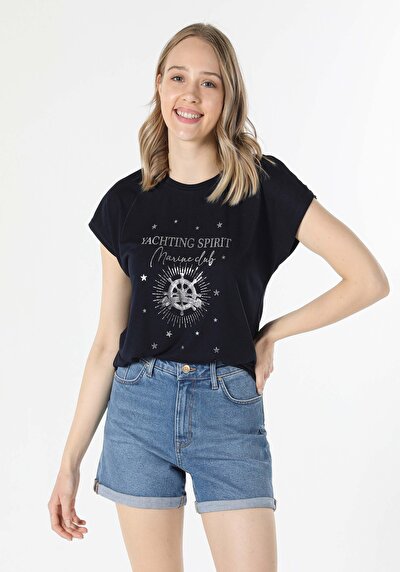 صورة من أزرق بحري للنساء تي شيرت بأكمام قصيرة