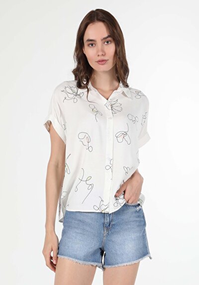 اعرض التفاصيل لـ أبيض للنساء قميص  كم قصير