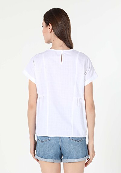 صورة من أبيض للنساء قميص كم قصير
