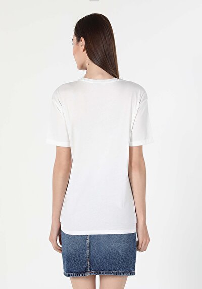 صورة من أبيض للنساء تي شيرت بأكمام قصيرة