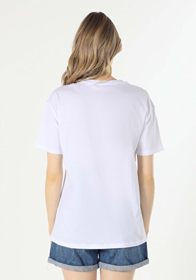 صورة من أبيض للنساء تي شيرت بأكمام قصيرة