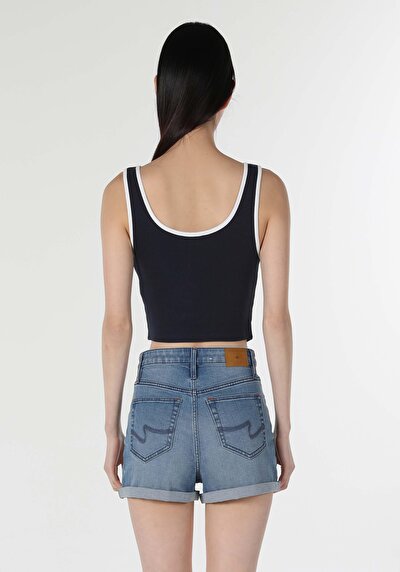 صورة من أزرق بحري للنساء رياضي