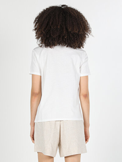 اعرض التفاصيل لـ أبيض للنساء تي شيرت بأكمام قصيرة