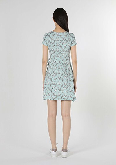 صورة من عادي فستان نسائي أخضر بأكمام قصيرة