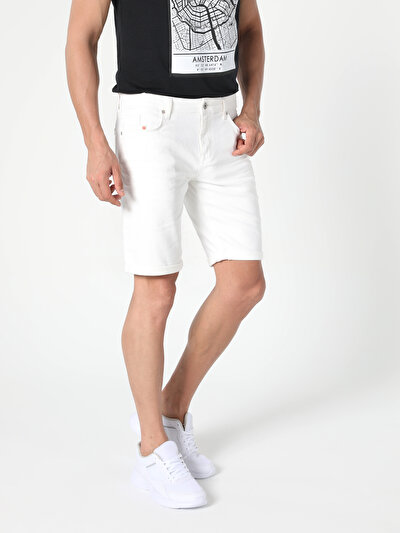 صورة من دينيم للرجال شورت