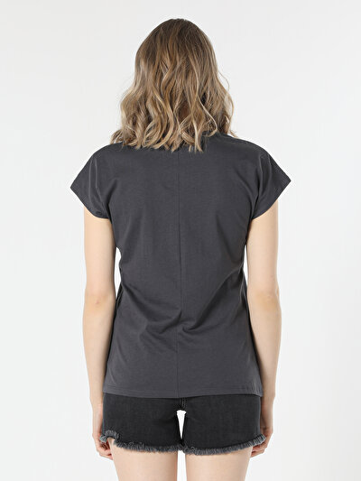 صورة من أنتراسيت للنساء تي شيرت بأكمام قصيرة