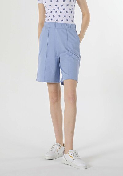 صورة من أزرق للنساء شورت