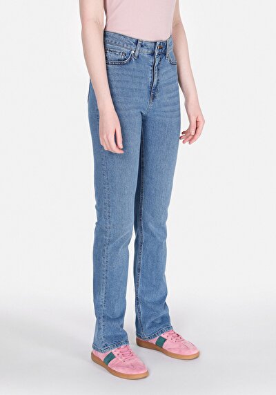 صورة من أزرق للنساء بناطيل